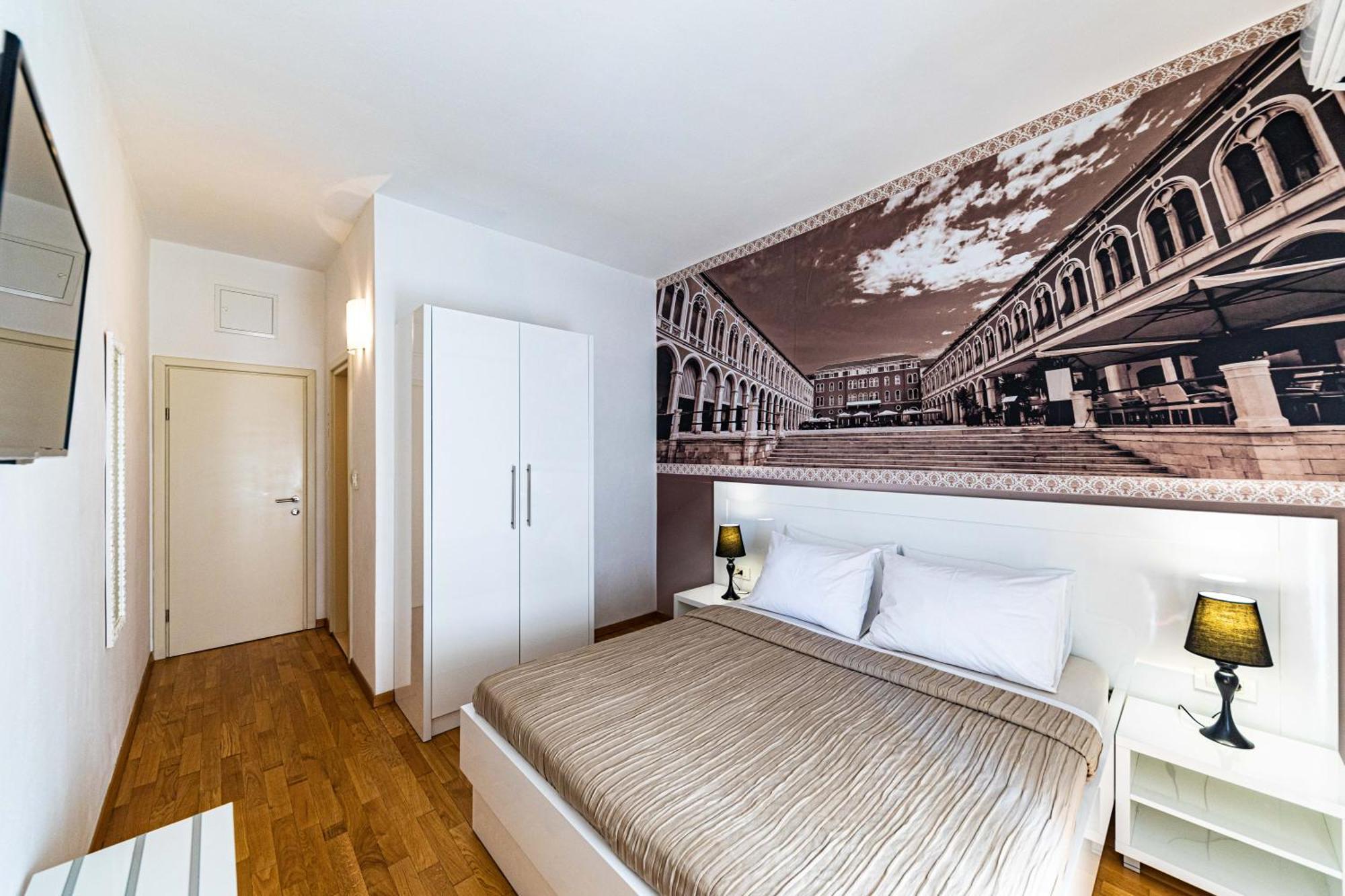 Riva City Rooms Split Ruang foto